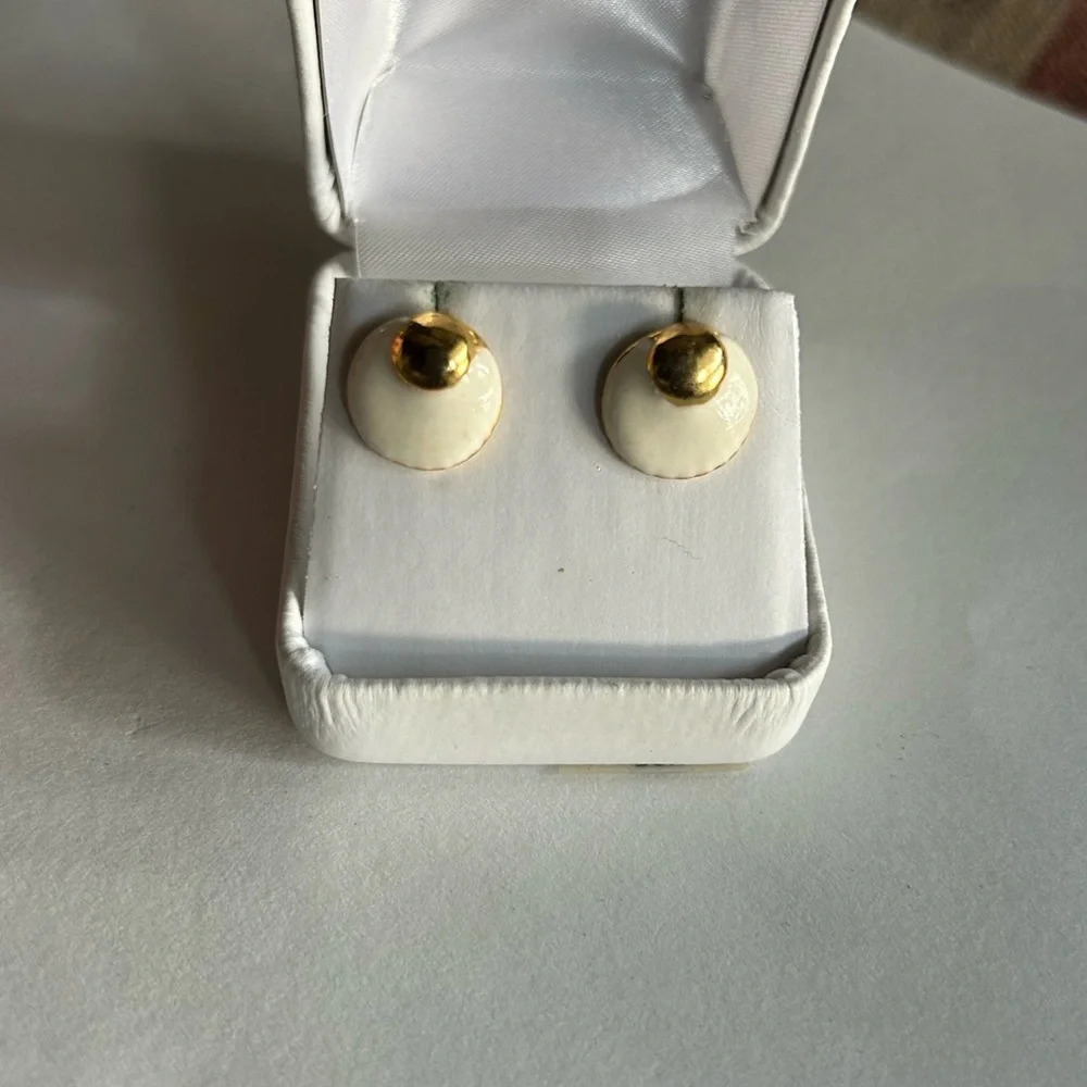 3/$20 Gold Tone White Vintage Circular Smooth Stud Earrings Pierced